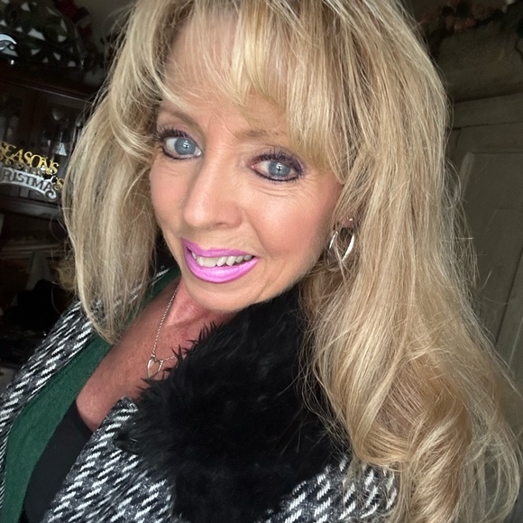 Meet your Posher, Susan - Picture 5 of 7